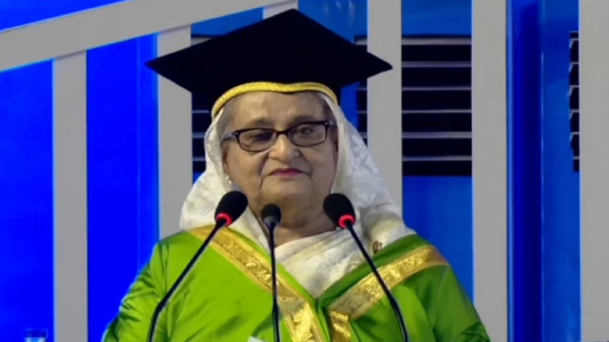 ঢাবিতে মাস্টার্স শেষ করতে না পারায় প্রধানমন্ত্রীর আক্ষেপ