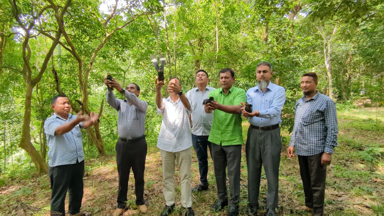 খাগড়াছড়ি বন বিভাগ "বিপন্ন"  হিল ময়না অবমুক্ত করেছে