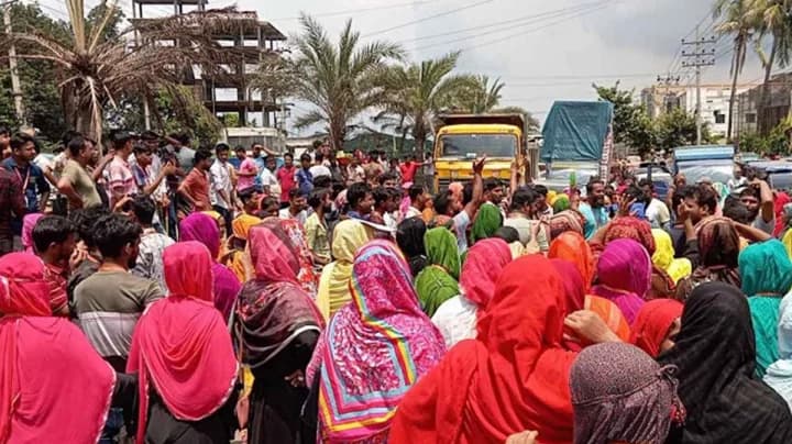 আশুলিয়ায় ৭৯ পোশাক কারখানায় সাধারণ ছুটি ঘোষণা