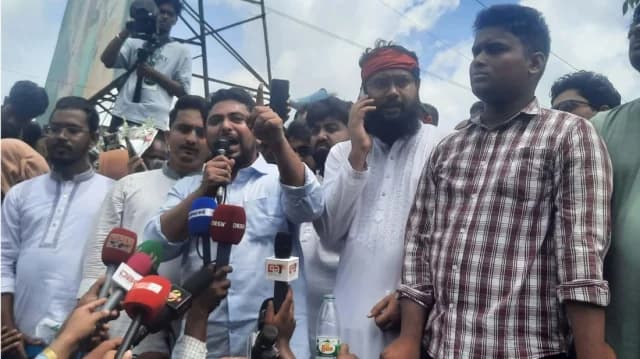 ফ্যাসিস্ট হাসিনার রাষ্ট্রপতি থাকা উচিত নয় পাবনায় পথসভায় নাহিদ ইসলাম
