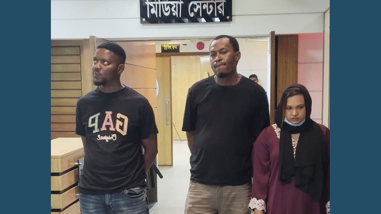 ফেসবুকে বিনিয়োগের ফাঁদে শতাধিক বাংলাদেশি, গ্রেপ্তার ২ নাইজেরিয়ানসহ ৩