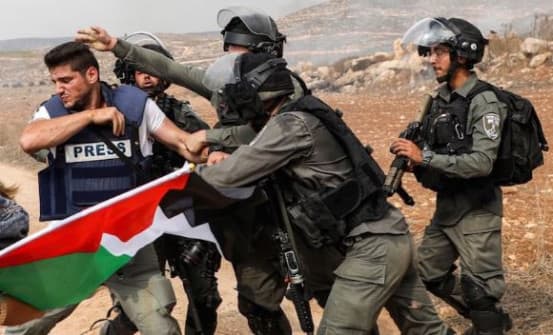 প্রেস লেখা জ্যাকেটই কী ইসরায়েলি বাহিনীর লক্ষ্য?