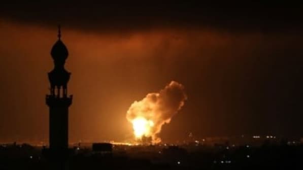 ইতিহাসে প্রথমবার ইরানে সরাসরি হামলা চালিয়েছে ইসরায়েল